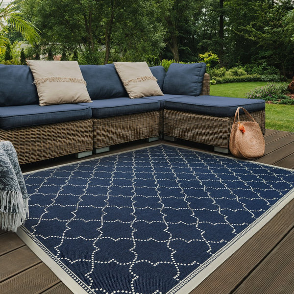 Oriental Weavers Marina Indoor/Outdoor Area Rug - Elegant High-contrast Design, Durable Polypropylene For Timeless Style Navy,Ivory Polypropylene M6025p160230st