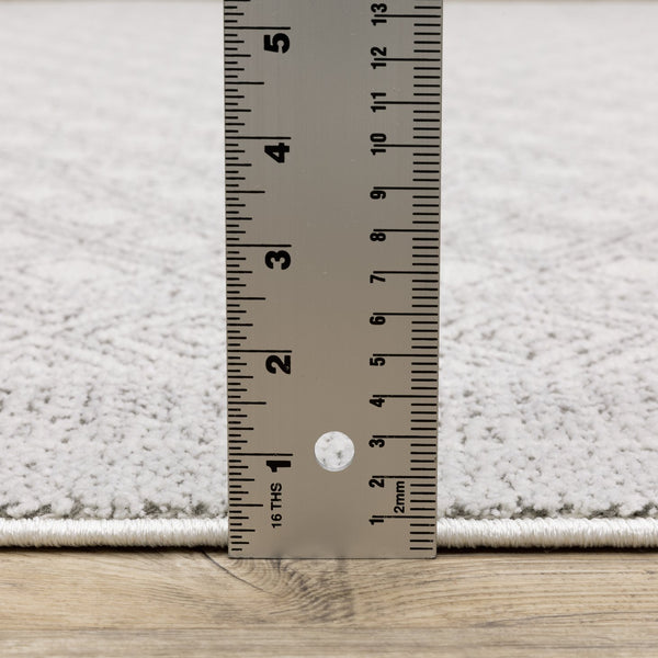 Oriental Weavers Montecito Indoor Area Rug - Elegant Power-loomed Design With Soft Polyester And Graphic Patterns White,Grey Polyester M094w8068235st