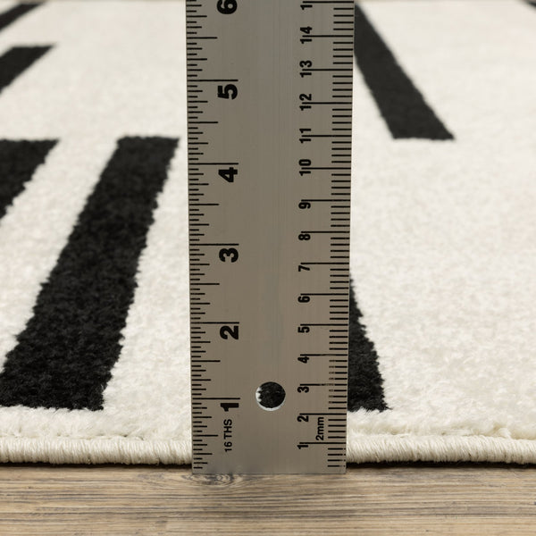 Oriental Weavers Quinn Modern Beige & Black Area Rug With Asymmetrical Linear Design, Durable Low-Maintenance Frieze (5'3" X 7'8") 83.86'' L x 62.99'' W QQUI10160213ST