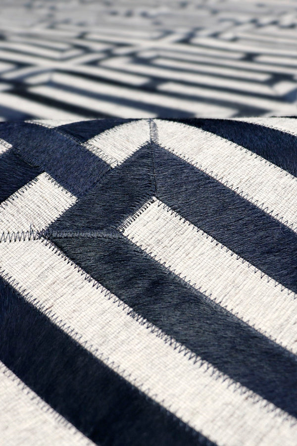 Pasargad Galaxy Collection Silver Cowhide Area Rug - Luxurious Geometric Elegance For Any Space   Ptx-4165 4x6