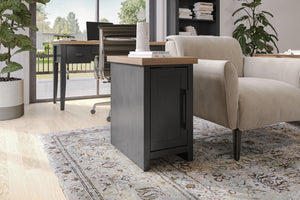 Legends Furniture Bridgevine Home Essex 14 Inch Chairside Table, No Assembly Required, Black And Whiskey Finish Black Poplar Solids And Okoume Veneers Es4520.Swk