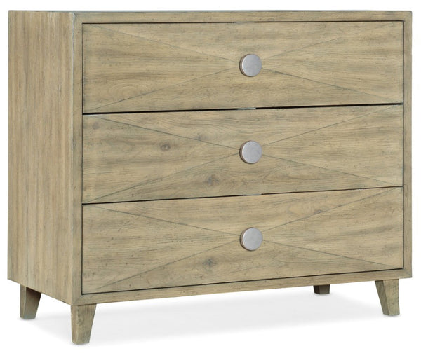 Hooker Furniture Surfrider Pecan Driftwood Bachelor’S Chest With Cedar-Lined Drawer, Power Outlet, Led Lighting — Rustic Coastal Style 6015-90017-80