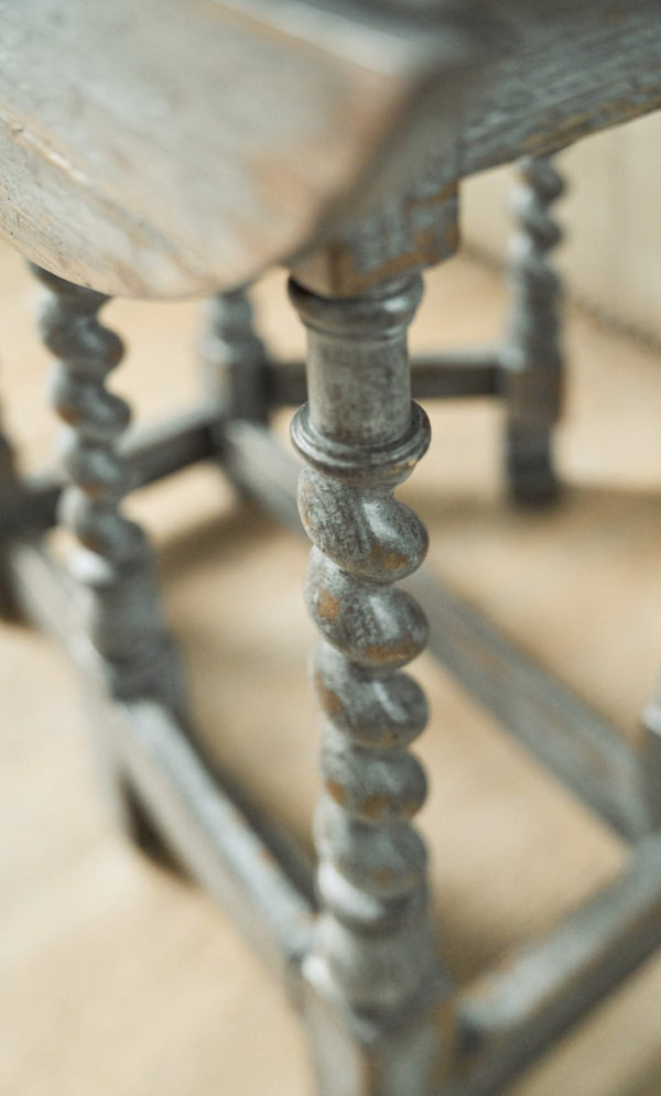 Hooker Furniture La Prause Gate Leg Round Table In Blue Bonnet Finish — Heirloom Charm, Drop Leaves, Turned Base, Versatile Elegance 6960-50006-45