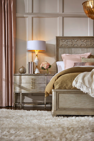 A.R.T. Furniture Morrissey King Cashin Panel Bed – Elegant Bezel Finish, Lyre Shaped Headboard & Transitional Style Silver, Silver Parawood Solids,Primavera Veneers 218156-2727