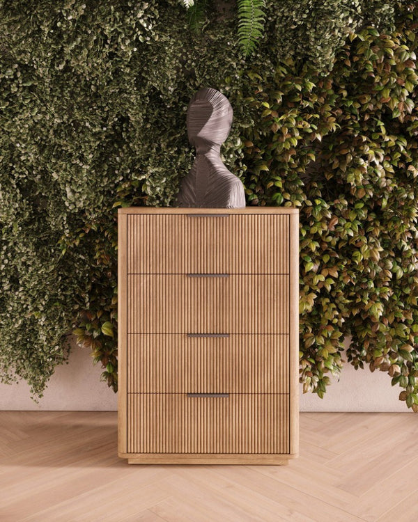 VIG Furniture Santa Monica Vertical Chest In Natural Oak Veneer — 4 Soft-Close Drawers, Matte Black Handles, Ready-To-Use VGMABR-144-CHEST