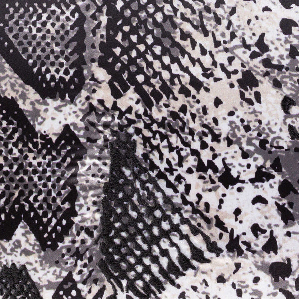 Surya Safari Sfr-001 18"X18" Durable Polyester Accent Pillow - Revitalize Your Decor With Style! Black Polyester,Polyester Sfr002-1818