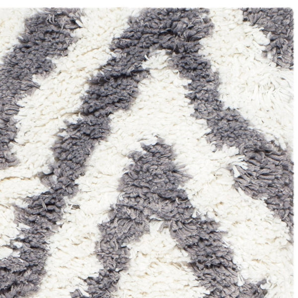 Safavieh Chevron Shag SG250 Hand Tufted  Rug Ivory / Grey SG250C-26