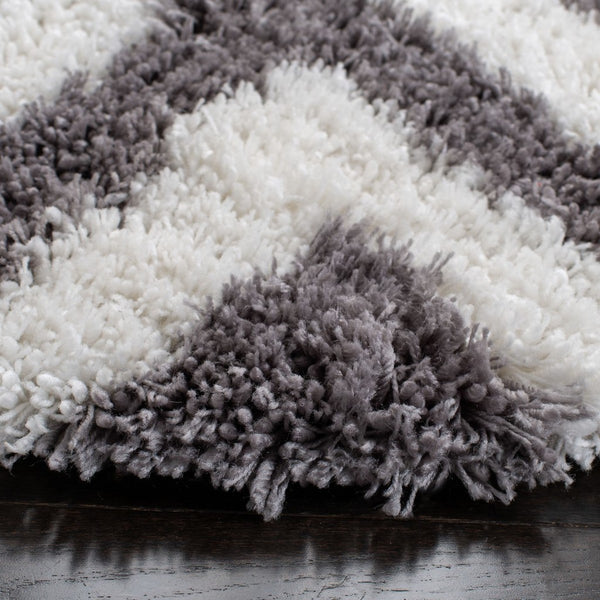 Safavieh Chevron Shag SG250 Hand Tufted  Rug Ivory / Grey SG250C-26
