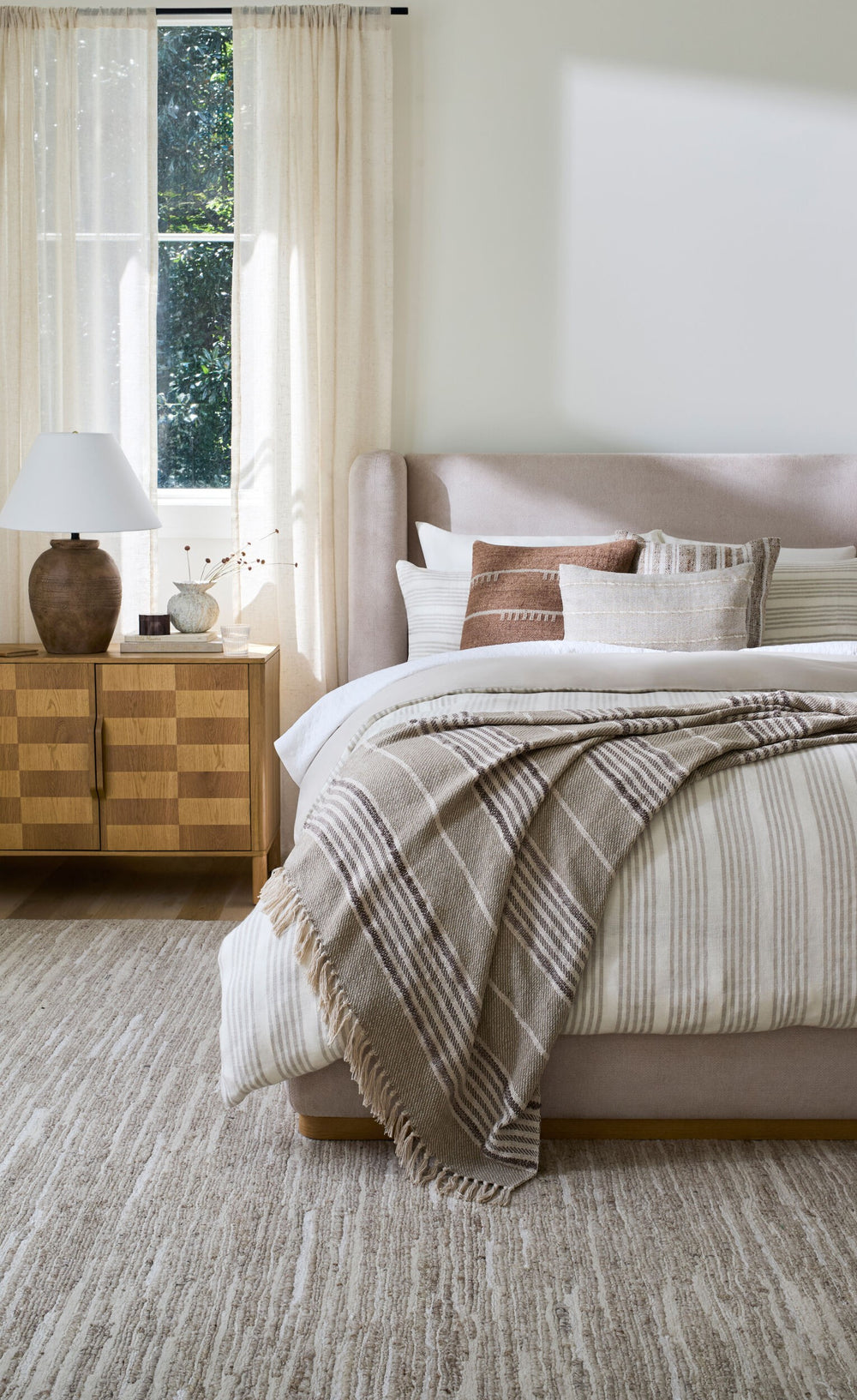 Surya Shaquille Handmade 2' X 3' Luxurious Viscose & Wool Rug For Farmhouse Cottage Style Homes Beige Wool,Viscose Shq2302-69