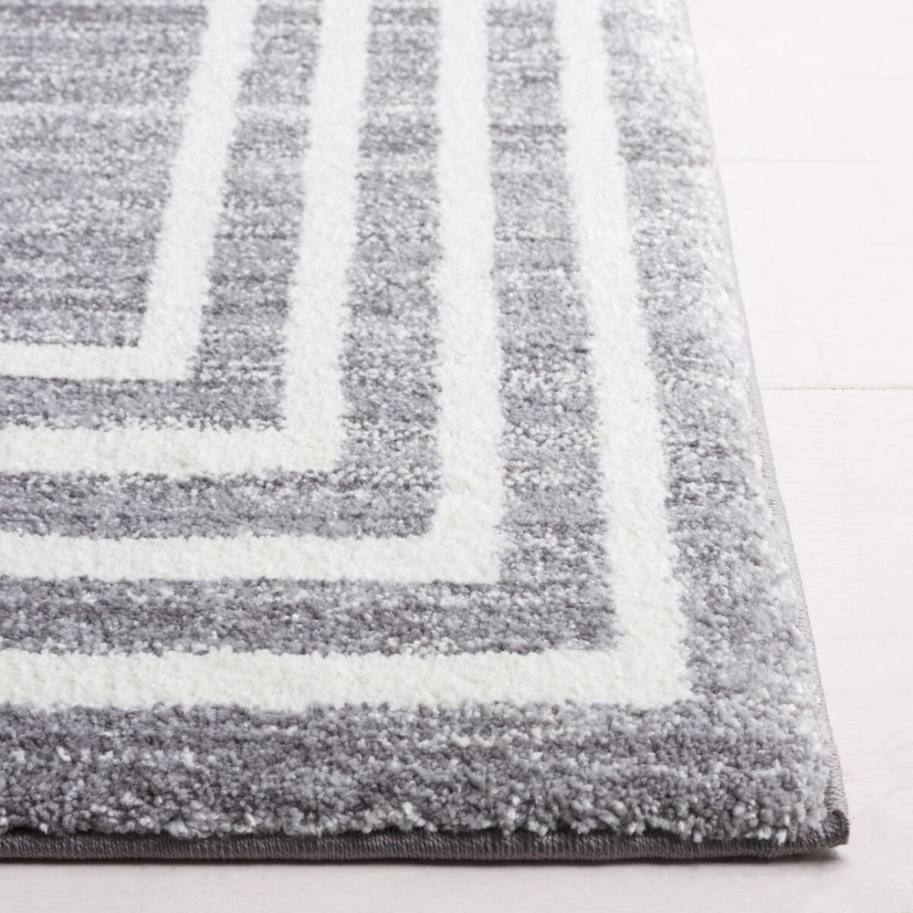 Safavieh Symphony 618 Power Loomed 100% Polypropylene Modern Rug Grey / Ivory SYH618F-8