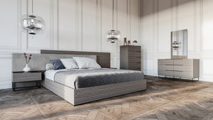 VIG Furniture Enzo Italian Chest In Matte Grey Oak Veneer With Glass Top, 5 Soft-Close Drawers, Modern Legs VGACENZO-CHEST