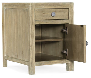 Hooker Furniture Surfrider Driftwood Chairside Chest With Soft-Close Door & Drawer, Weathered Coastal Accent Table 6015-50006-80