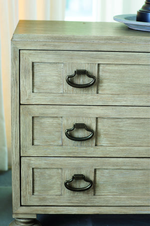 Bernhardt Bernhardt Santa Barbara Bachelor's Chest In Sandstone Cerused Oak With Vintage Nickel Pulls, 3-Drawer Elegance 385230