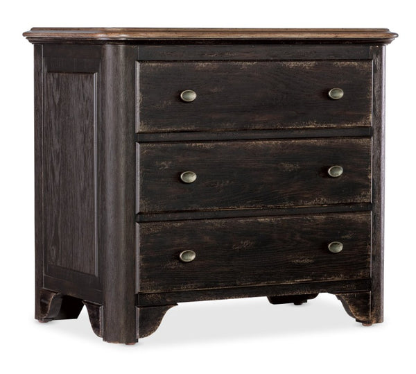 Hooker Furniture Americana Vintage-Inspired Three-Drawer Nightstand With Two-Tone Distressed Finish And Self-Closing Drawers Blacks 7050-90016-89