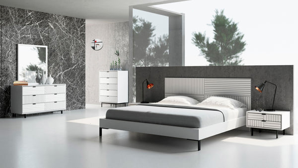 VIG Furniture Valencia White Chest With 5 Spacious Drawers, Matte Textured Fronts & Black Metal Legs For Modern Bedrooms VGMABR-76-CHEST