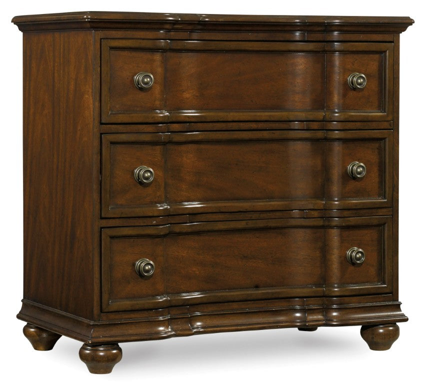 Hooker Furniture Leesburg Mahogany Bachelor’S Chest With Cedar-Lined Drawer, Built-In Outlets & Antique Brass Hardware 5381-90017