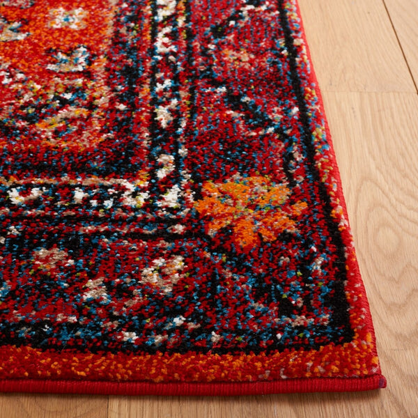 Safavieh Vintage Hamadan 204 Power Loomed Transitional Rug VTH204Q-6