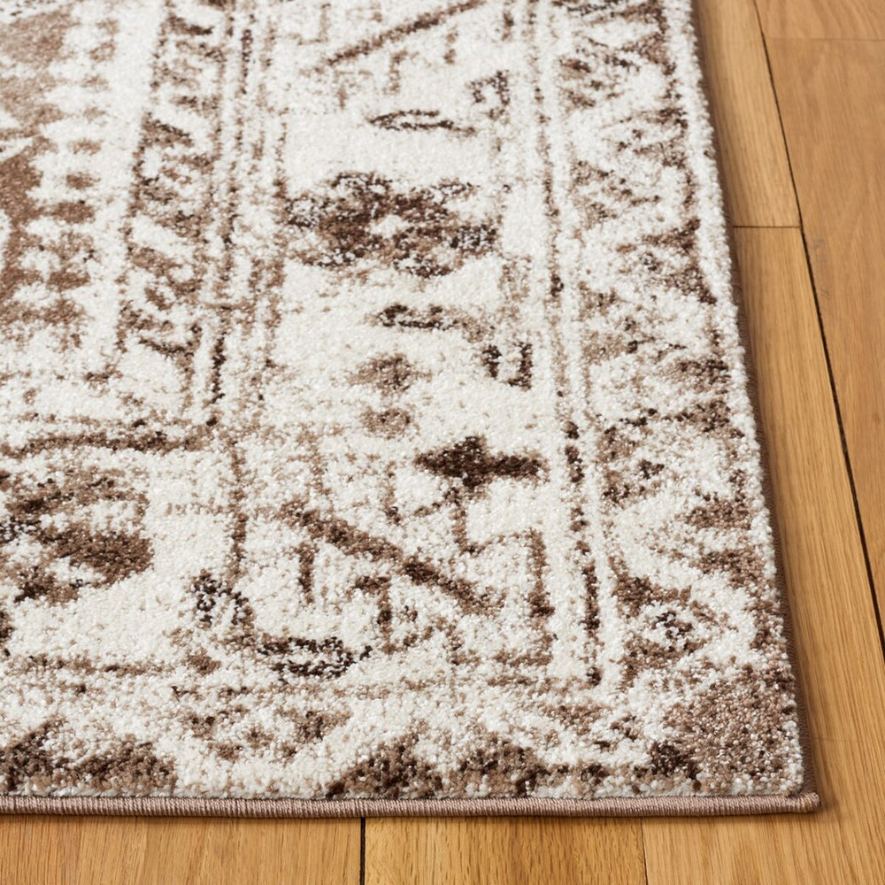 Safavieh Vintage Hamadan 211 Power Loomed Transitional Rug Brown / Ivory VTH211T-6