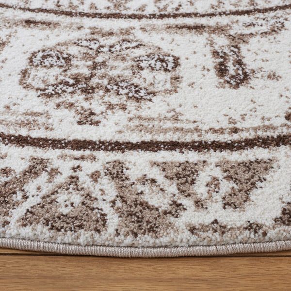 Safavieh Vintage Hamadan 211 Power Loomed Transitional Rug Brown / Ivory VTH211T-6