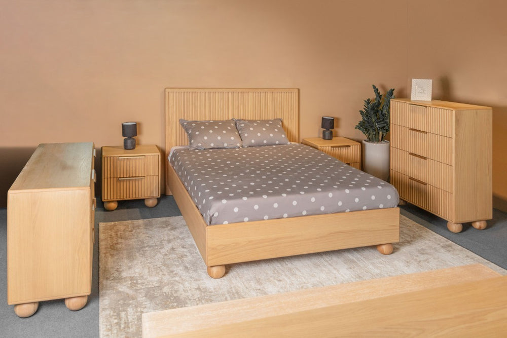 VIG Furniture Queen Modrest Winters Natural Oak Bedroom Set With Soft-Close Drawers, Gold Handles & Generous Storage VGWD-EMILIO-SET-Q