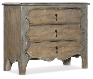 Hooker Furniture Ciao Ciao Bella Bachelors Chest With Cedar-Lined Drawer, Usb Charging, Rustic Cottage Style 5805-90017-87