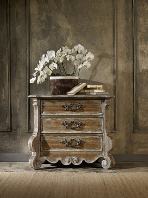 Hooker Furniture Chatelet Pecky Pecan Nightstand With Cedar & Lined Drawers, Usb Outlet, Caramel Froth Finish 5300-90016