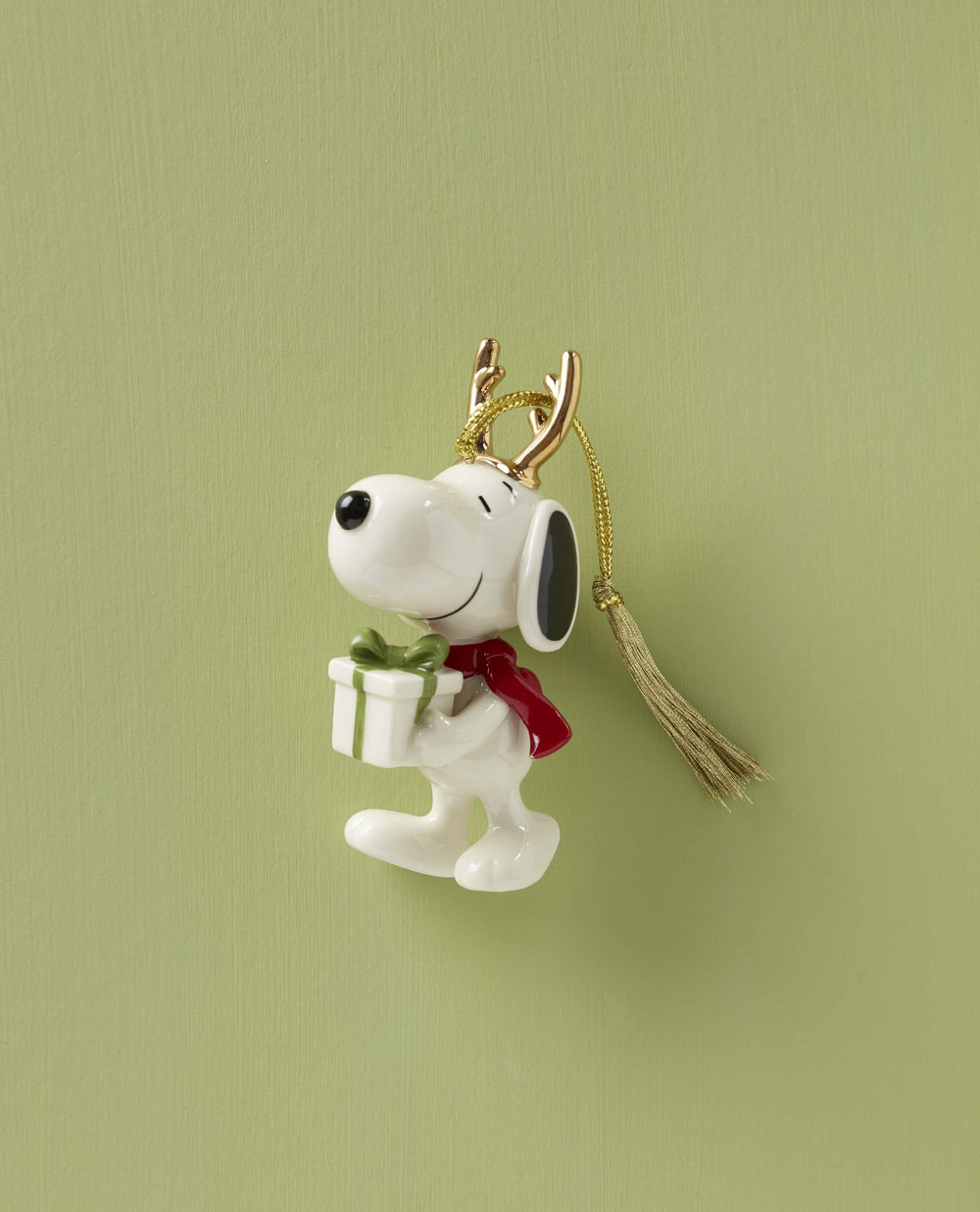 Lenox Snoopy With Gift Ornament Multi, IVORY PORCELAIN 895787