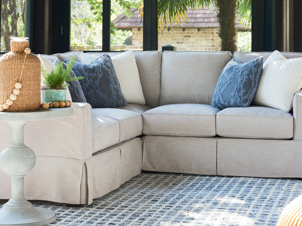 Universal Furniture Coastal Living Round Pedestal End Table 833A815-UNIVERSAL