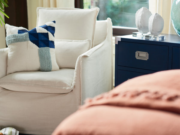 Universal Furniture Coastal Living Siesta Key Swivel Chair 833573-853-UNIVERSAL