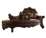 Vendome Transitional/Vintage Chaise with 2 Pillows
