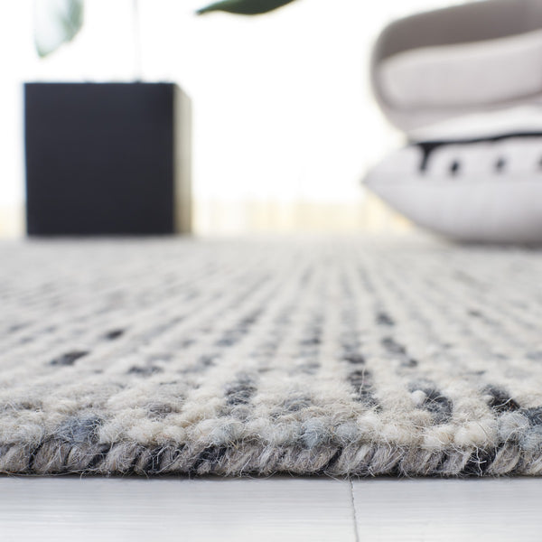 Safavieh Abstract 468 Hand Tufted 100% Wool Pile Rug ABT468H-9