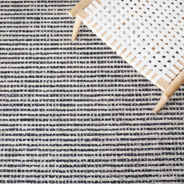 Safavieh Abstract 853 Hand Tufted Wool Contemporary Rug ABT853Z-6SQ