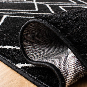 Adirondack 241 Contemporary Power Loomed Polypropylene Pile Rug Black / Ivory