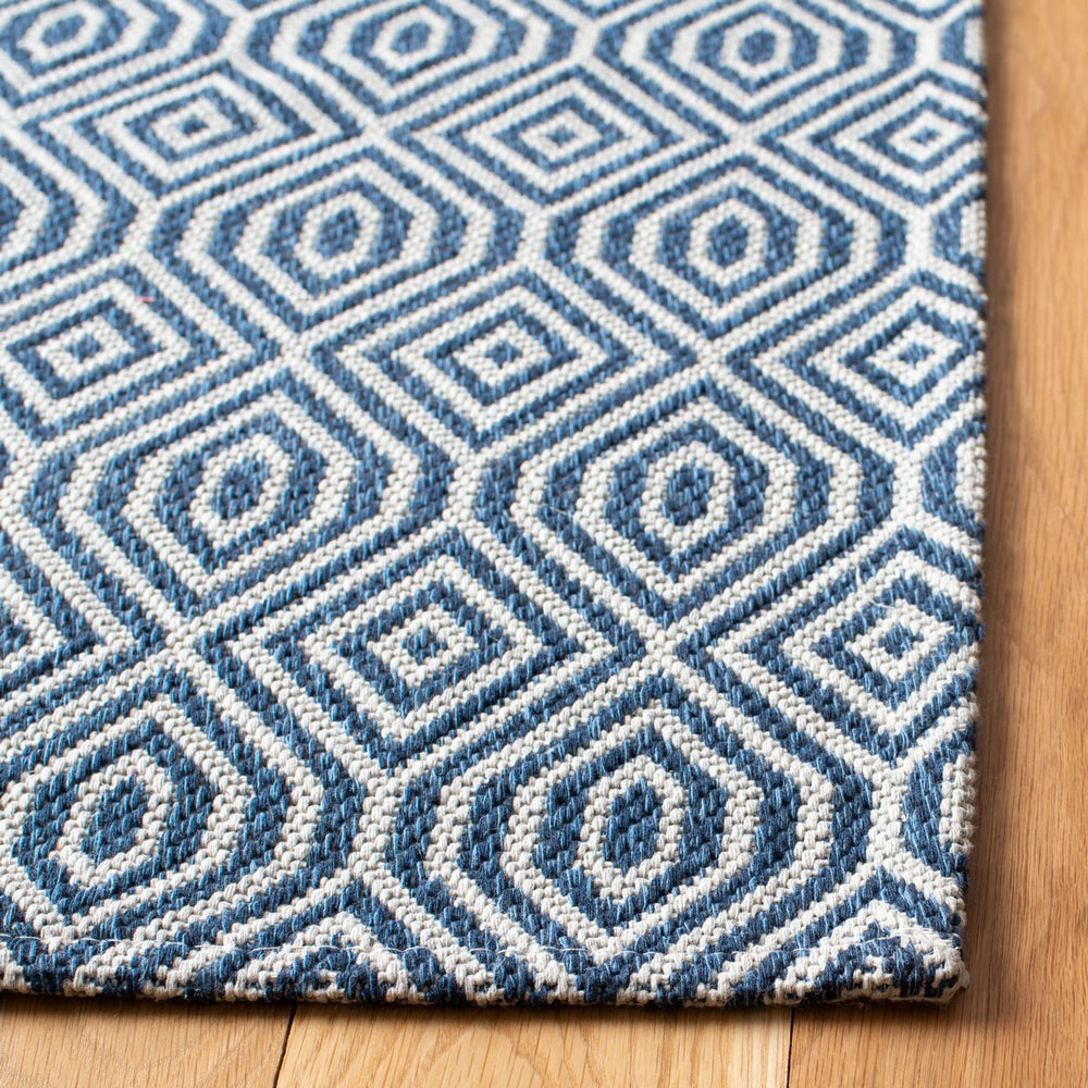 Augustine 400 Augustine 401  Power Loomed 62.5%Coton, 33.9%Polyester, 3.6%Viscose Rug Navy / Light Grey
