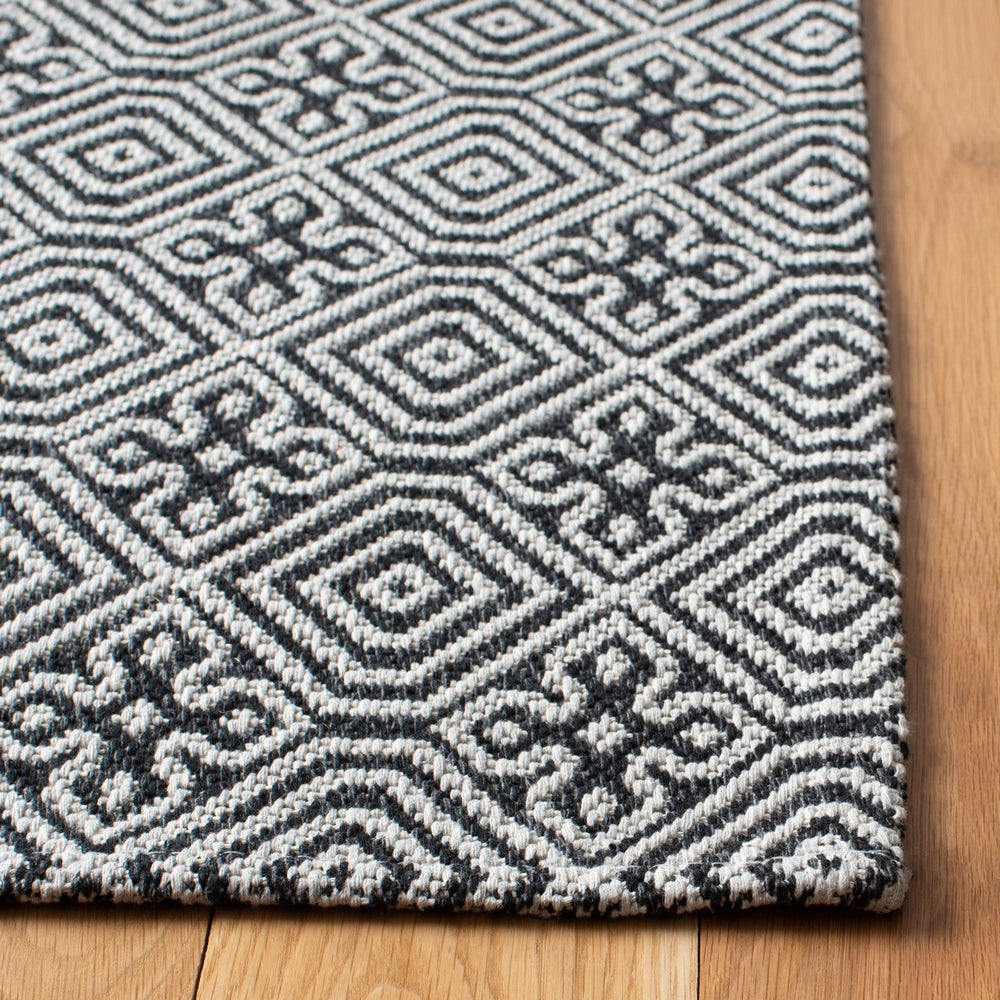 Augustine 400 Augustine 402  Power Loomed 65.0%Coton, 30.4%Polyester, 4.6%Viscose Rug Black / Light Grey