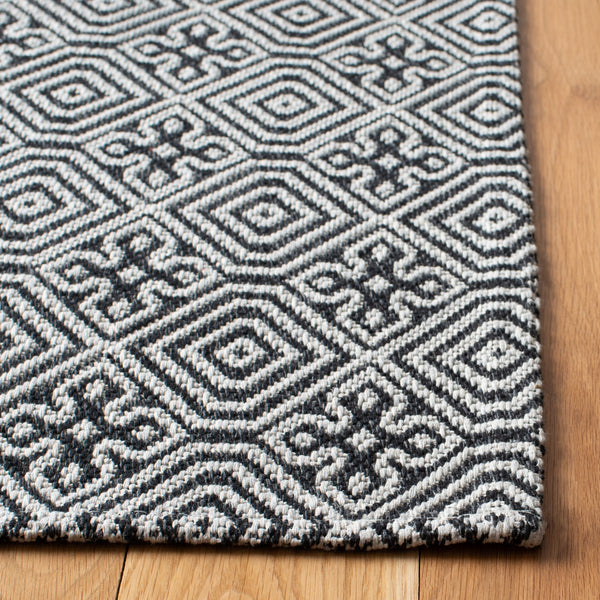 Augustine 400 Augustine 402  Power Loomed 65.0%Coton, 30.4%Polyester, 4.6%Viscose Rug Black / Light Grey