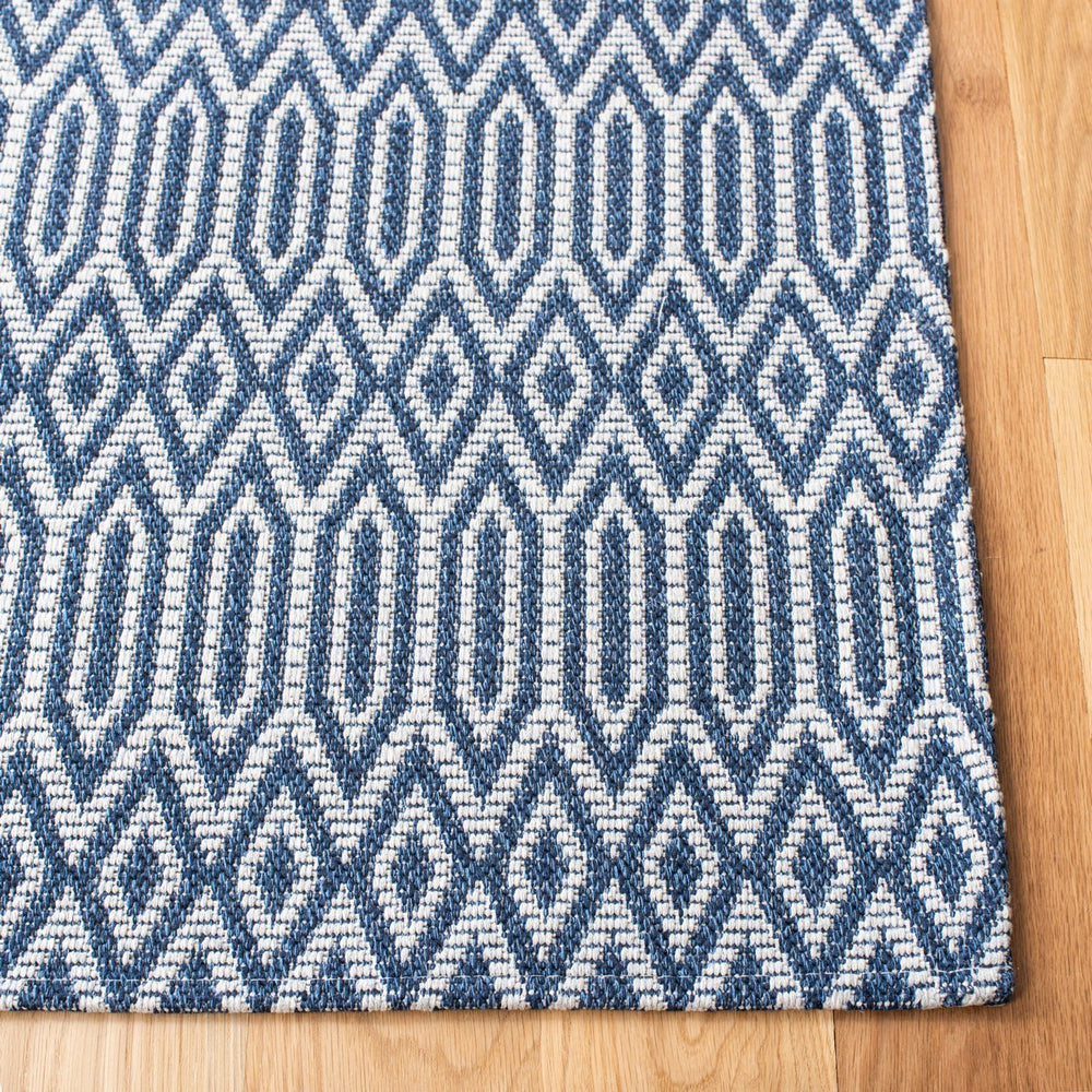 Augustine 400 Augustine 405  Power Loomed 61.4%Coton, 34.7%Polyester, 3.9%Viscose Rug Navy / Light Grey