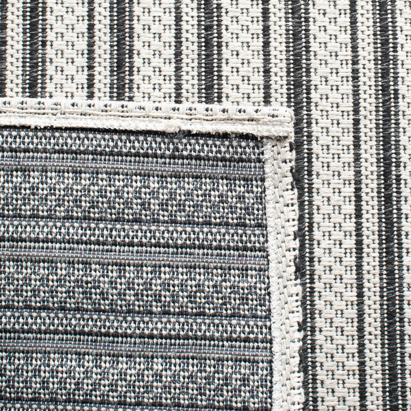 Augustine 400 Augustine 419  Power Loomed 67.8%Coton, 28.6%Polyester, 3.6%Viscose Rug Black / Light Grey