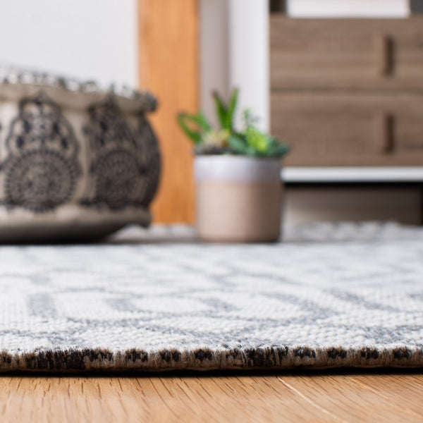 Augustine 400 Augustine 421  Power Loomed 74.8%Coton, 21.9%Polyester, 3.3%Viscose Rug Anthracite / Light Grey