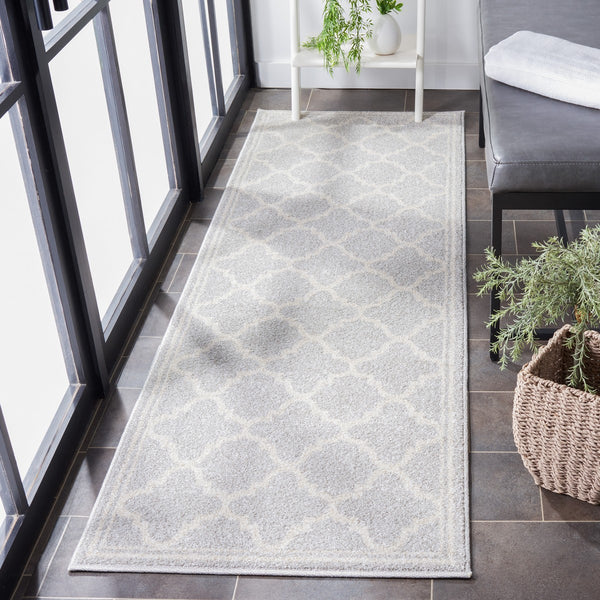 Safavieh Amherst 422 Power Loomed 65.6% Polypropylene 21% Fibrillated Polypropylene 5.9% Latex (SBR (50% Water/50% Latex))7.2% Poly-cotton(warp) Contemporary Rug AMT422B-8SQ