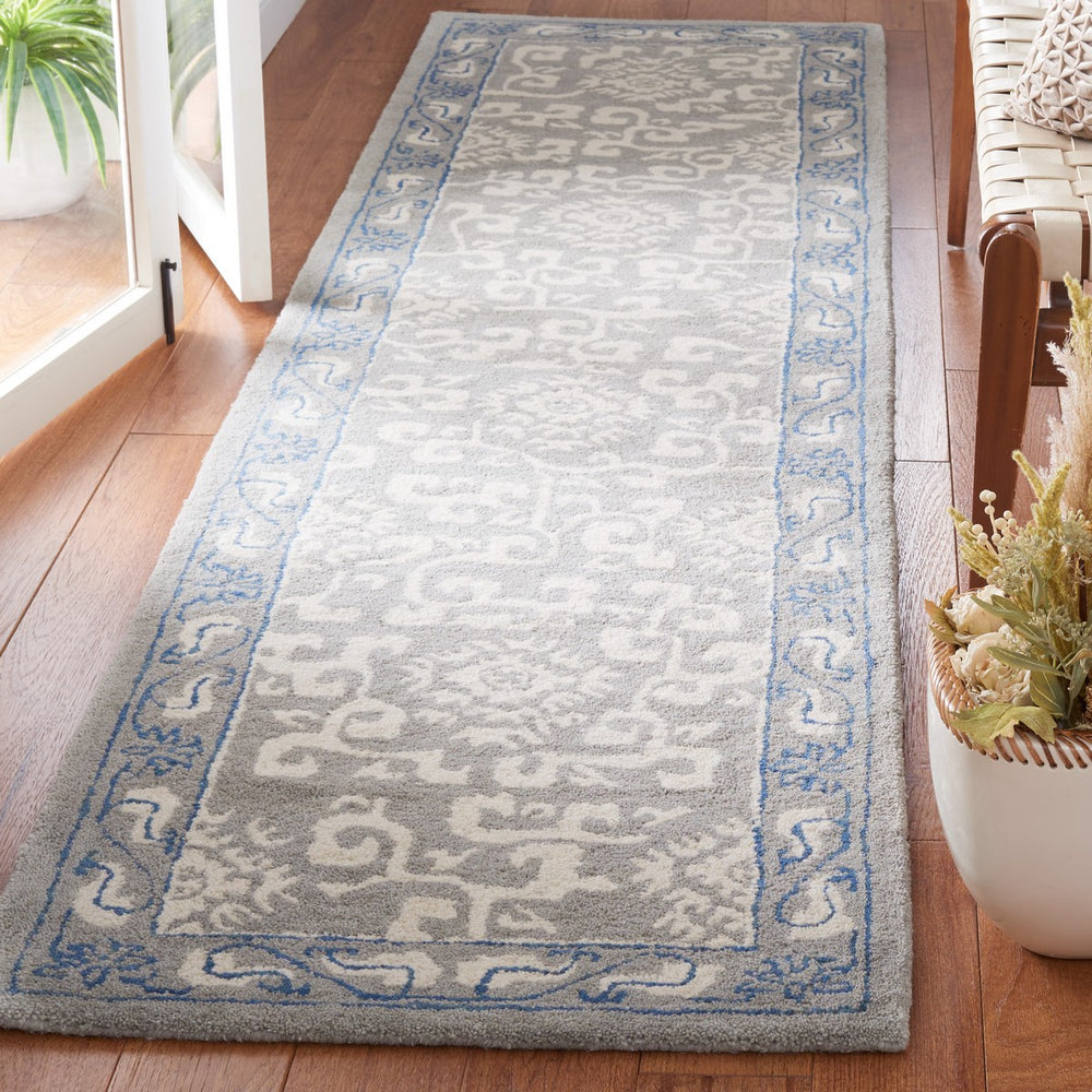Safavieh Antiquity 860 Hand Tufted Wool Rug AT860F-8
