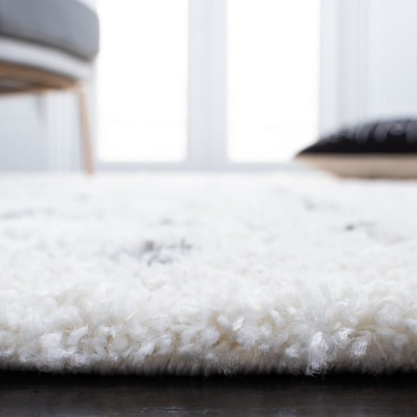 Safavieh Berber Shag Power Loomed 50% Jute/45% Polypropylene/5% Polyester Rug BER166A-6