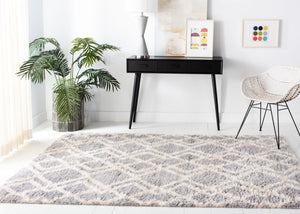 Safavieh Berber Shag 213 Power Loomed Polypropylene Shag & Flokati Rug BER213G-8SQ