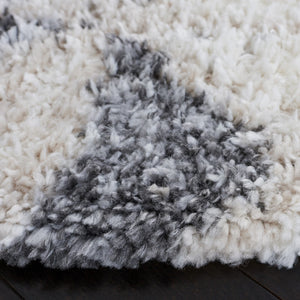 Safavieh Berber Shag 422 Power Loomed Polypropylene Pile Shag & Flokati Rug BER422F-9
