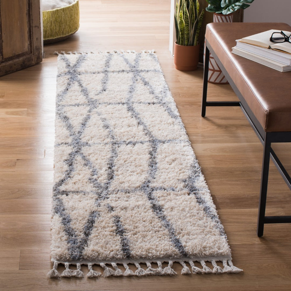Safavieh Berber Fringe Shag 605 Power Loomed Polypropylene Shag & Flokati Rug BFG605A-28