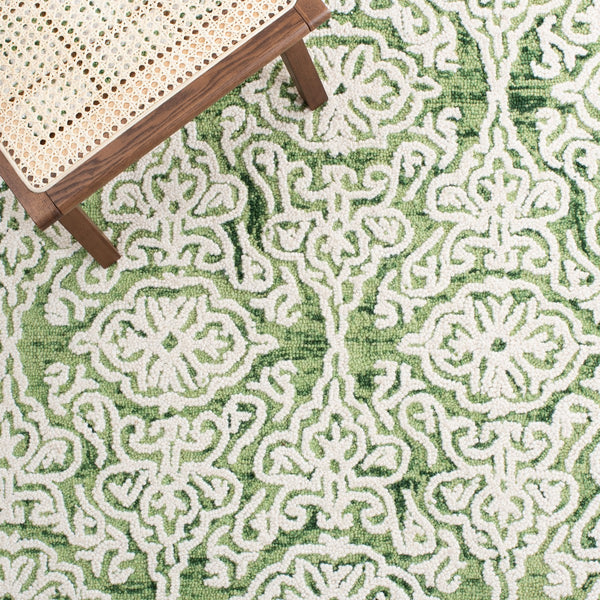 Safavieh Blossom 112 Hand Tufted Wool Rug BLM112Y-9