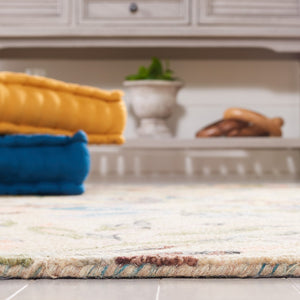 Safavieh Blossom 462 Floral Hand Tufted Rug Beige / Purple BLM462B-5