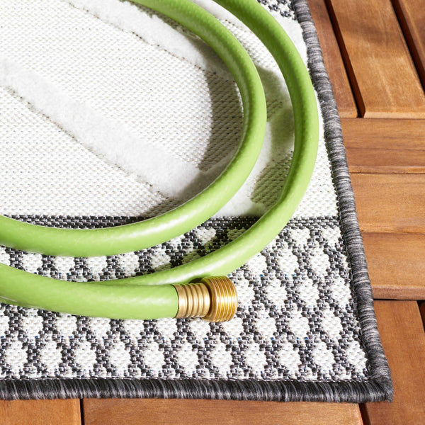 Safavieh Cabana 420 Power Loomed Indoor / Outdoor Rug Ivory / Black 9' x 12'