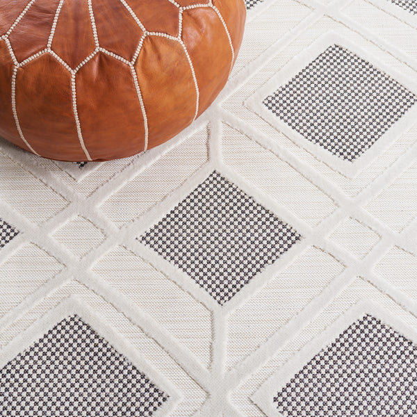 Safavieh Cabana 420 Power Loomed Indoor / Outdoor Rug Ivory / Black 9' x 12'