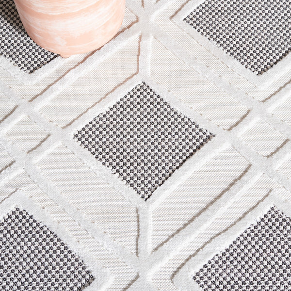 Safavieh Cabana 420 Power Loomed Indoor / Outdoor Rug Ivory / Black 9' x 12'